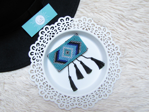 manchette-boheme-et-chapeau-hetm