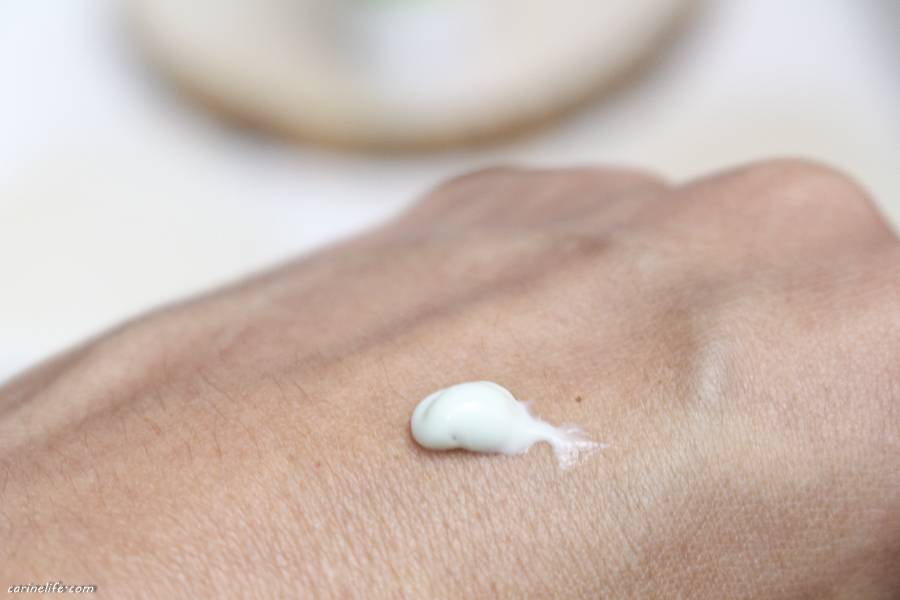 Texteure et couelur du Fluide anti imperfections Lavera