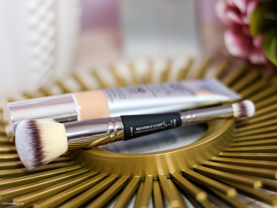 CC cream It Cosmetics application pinceau